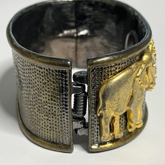 VTG Elephant Rhinestones Hinged Bangle Bracelet Gold Antiqued Tone - Picture 4 of 16